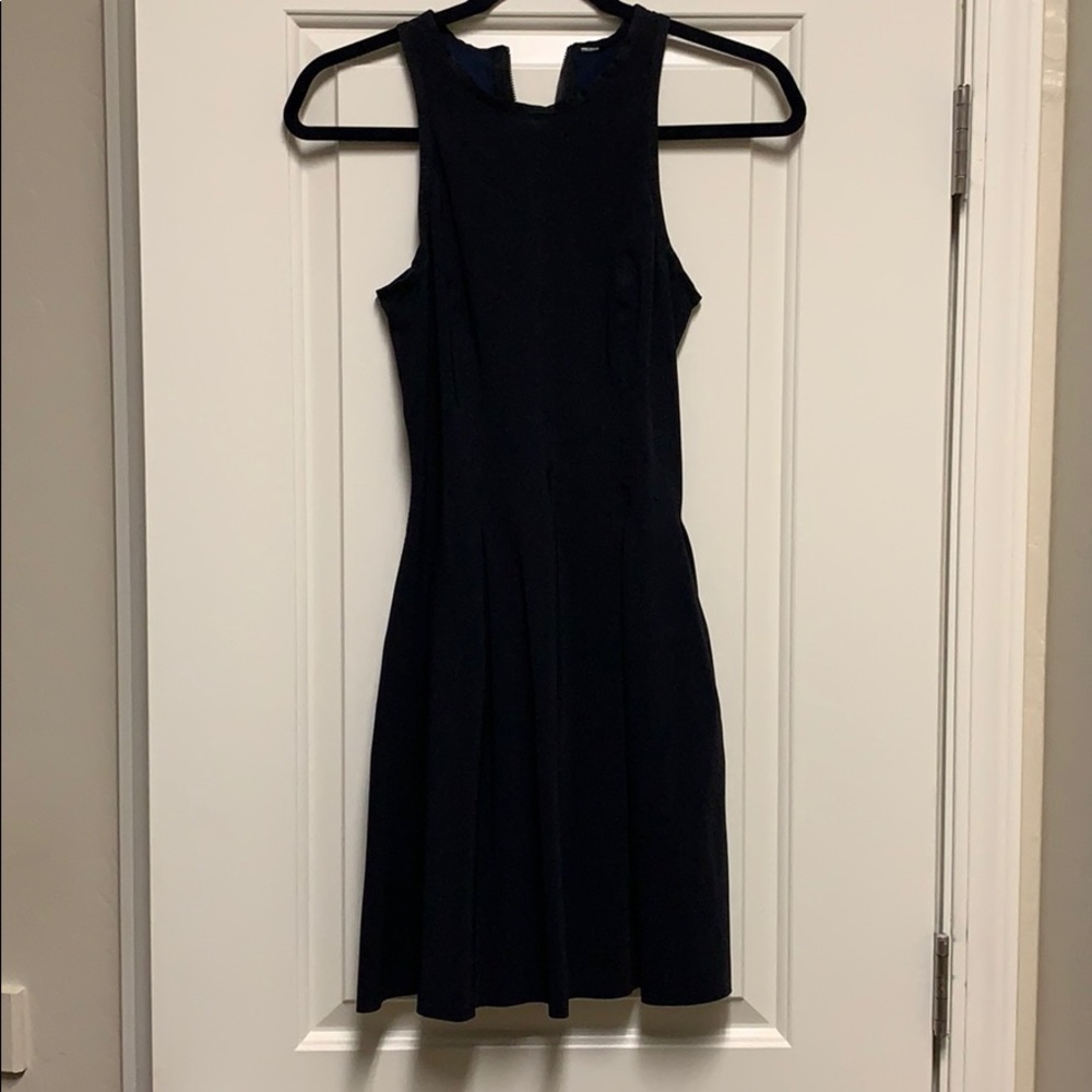 Lululemon here’s to the dress- black size 6